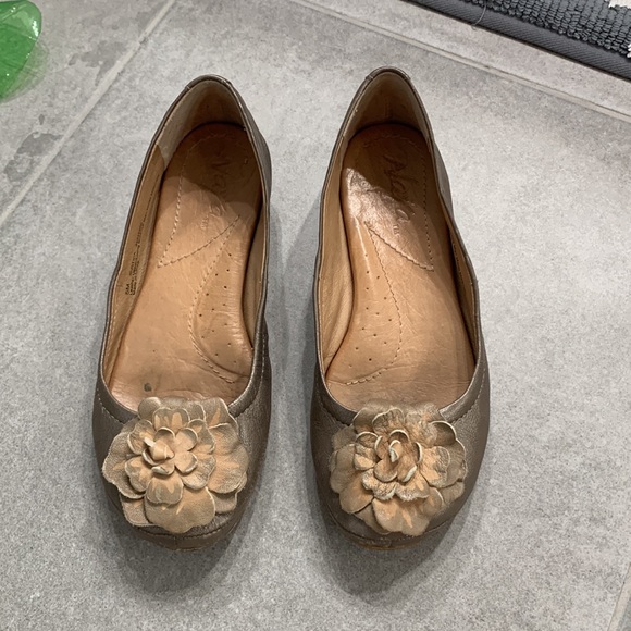 Gently used Naya Rustica tica in Nickel Alloy Size 5. - Picture 2 of 4